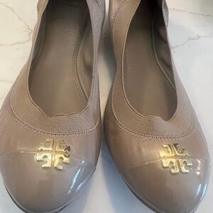 Tory Burch Women's Beige Ballet Flats with Gold Logo